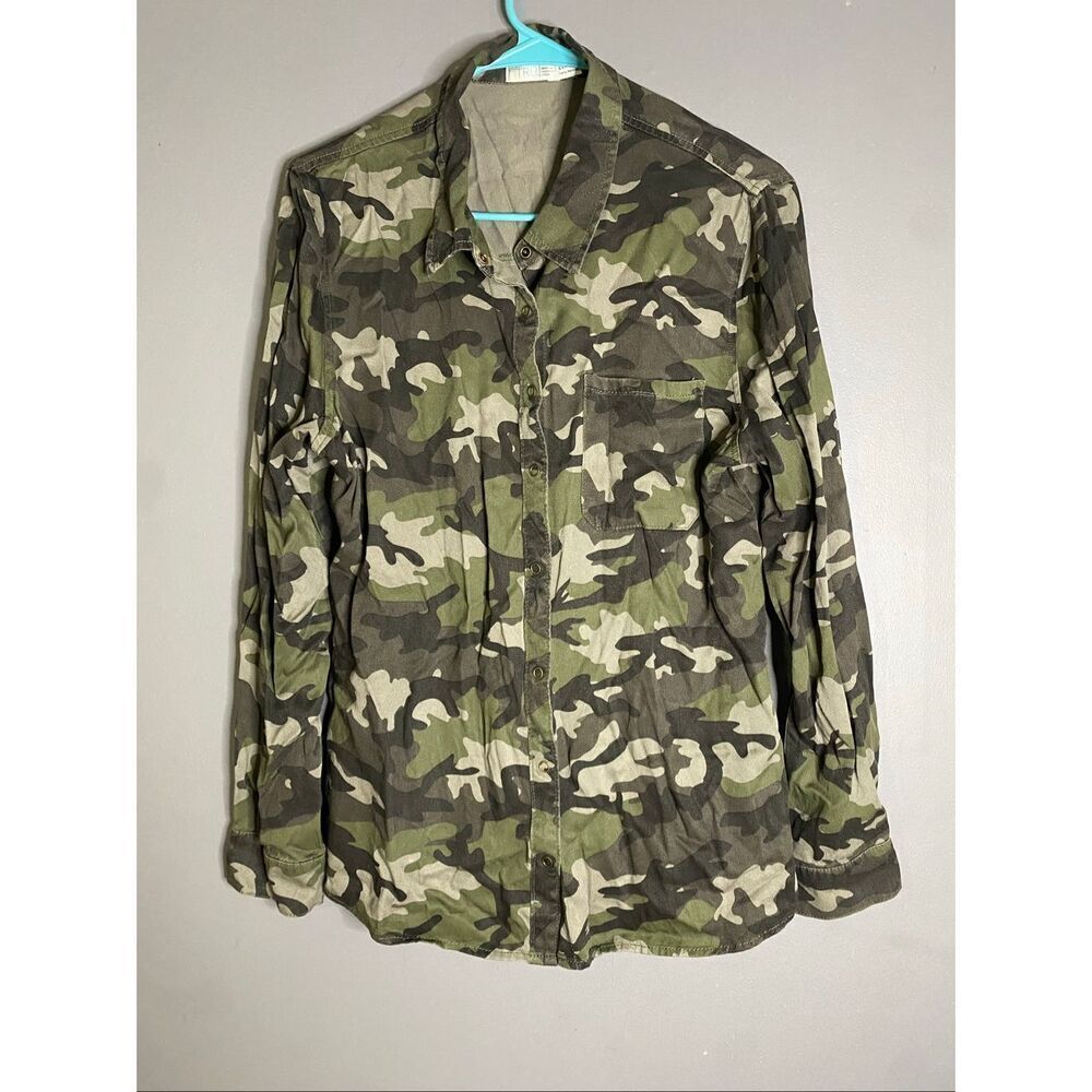 Time And Tru Womens Camo Snap Button Up Shirt Long Sleeve Size Large NWOT